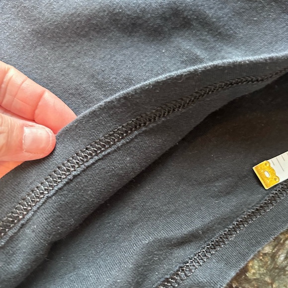 Vintage 2001 Pacific Harley Davidson V neck t shirt with faux leopard fur trim. - Picture 12 of 15